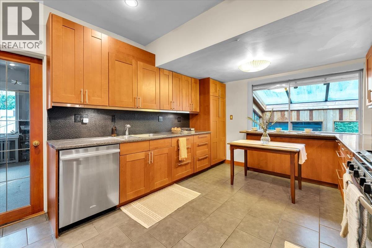 360 Keith Road, West Vancouver, British Columbia  V7T 1L7 - Photo 5 - R3081002