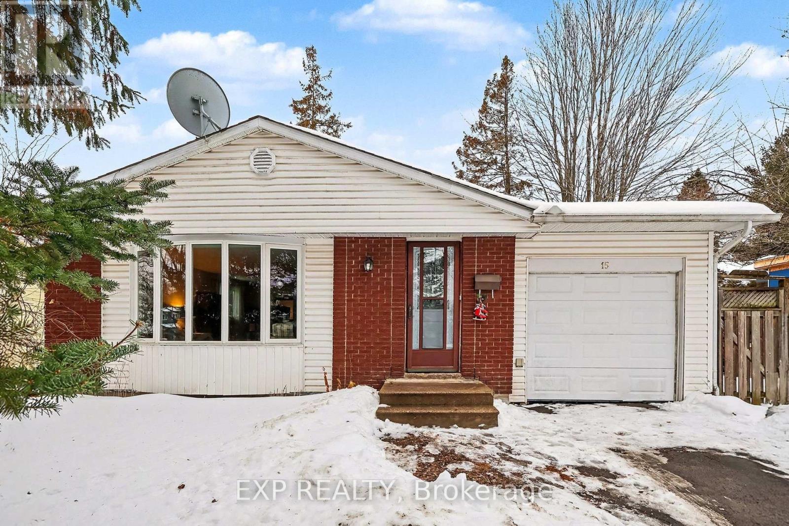 15 Wedgewood Crescent, Ottawa, Ontario  K1B 4B5 - Photo 2 - X12713548