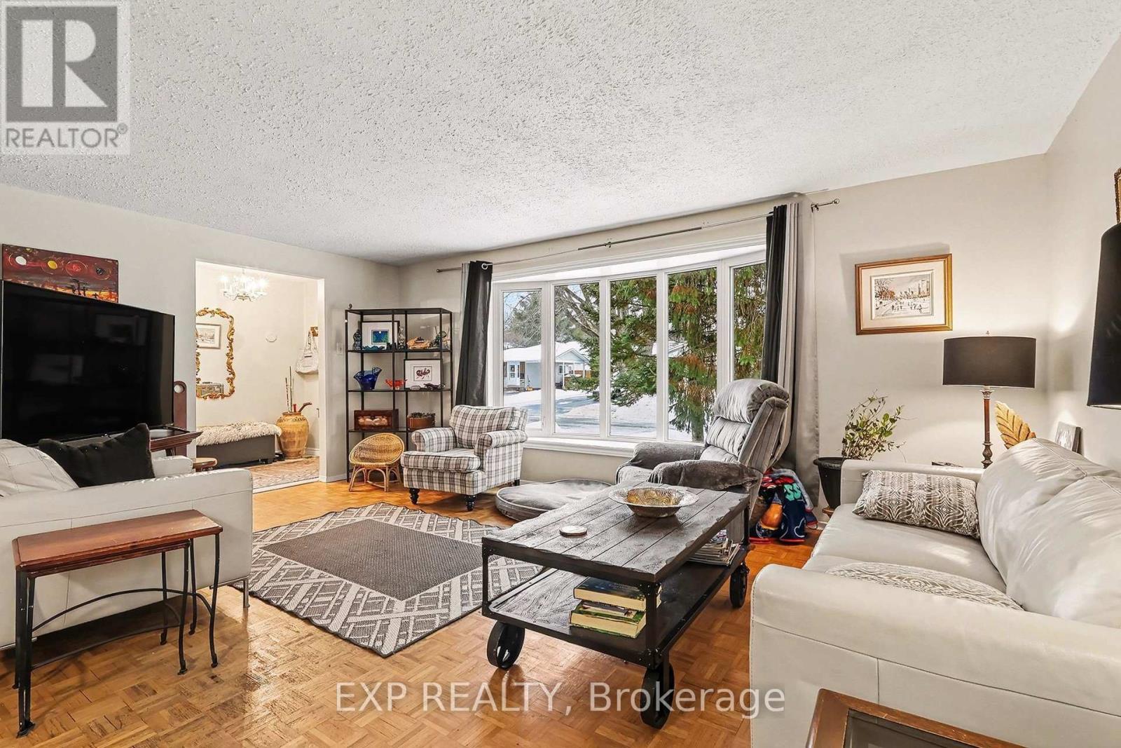 15 Wedgewood Crescent, Ottawa, Ontario  K1B 4B5 - Photo 4 - X12713548