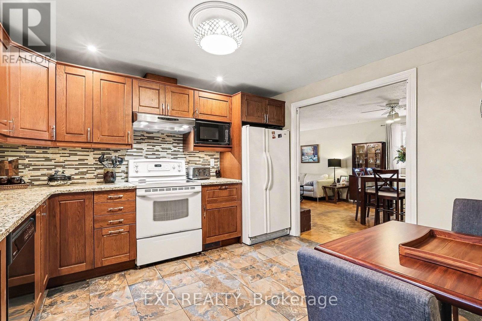 15 Wedgewood Crescent, Ottawa, Ontario  K1B 4B5 - Photo 8 - X12713548