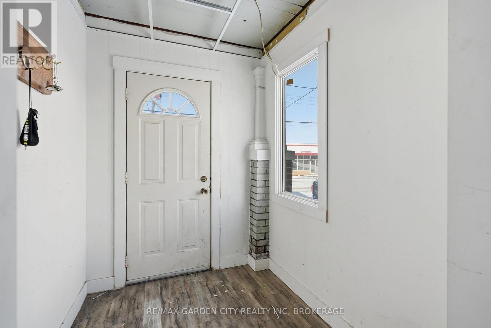 62 Eastchester Avenue N, St. Catharines (E. Chester), Ontario  L2P 2Y4 - Photo 2 - X12713634