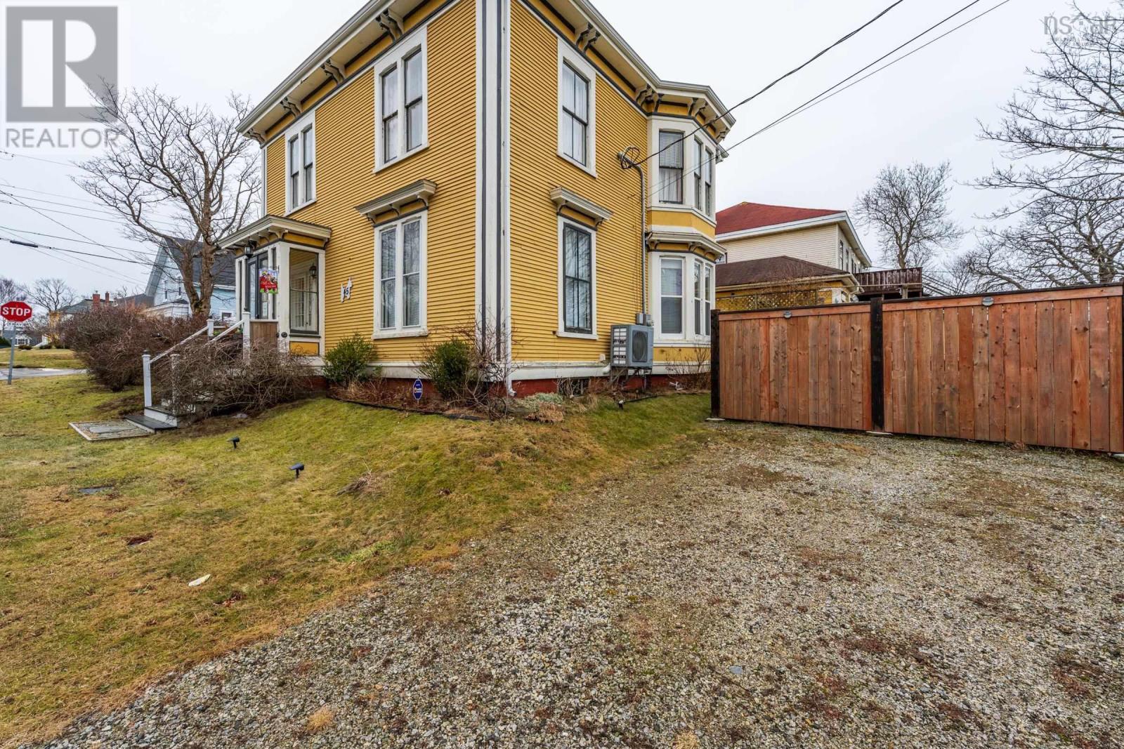 45 Alma Street, Yarmouth, Nova Scotia  B5A 3G7 - Photo 30 - 202601165