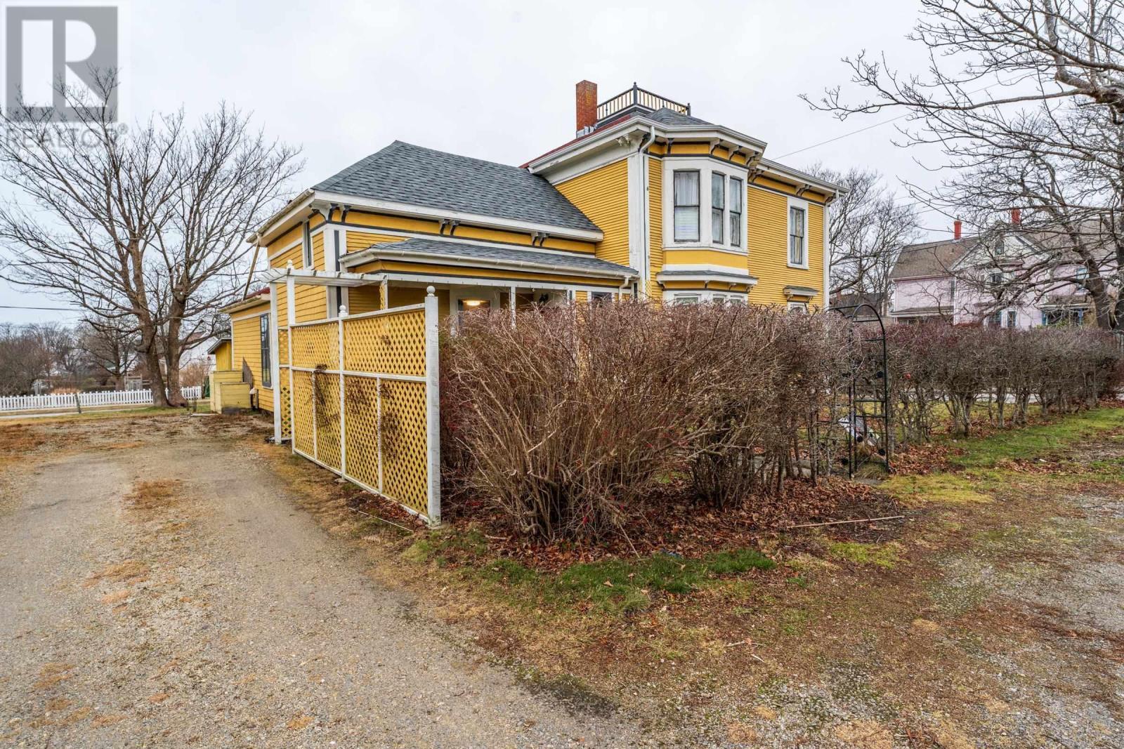 45 Alma Street, Yarmouth, Nova Scotia  B5A 3G7 - Photo 33 - 202601165