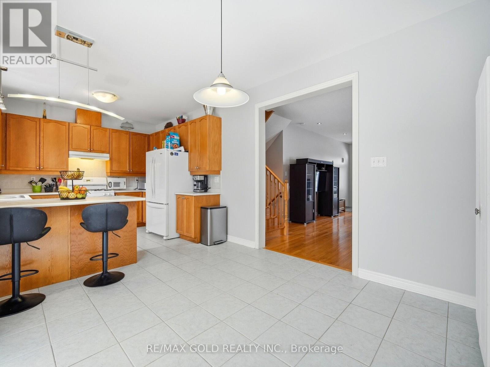 15 Prudhomme Drive, Brampton, Ontario  L6R 0H2 - Photo 6 - W12701462