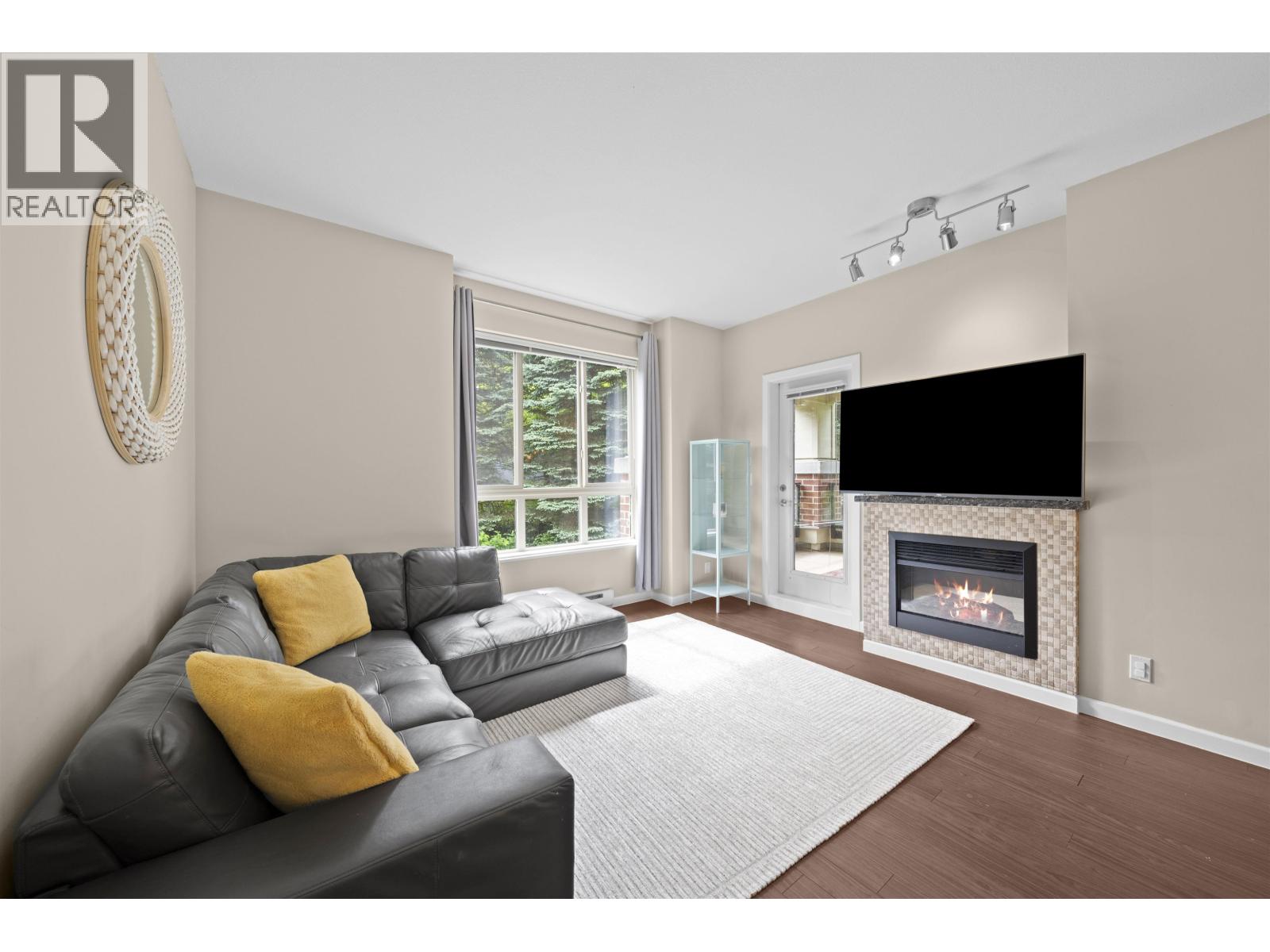 209 270 Francis Way, New Westminster, British Columbia  V3L 0C3 - Photo 1 - R3081230