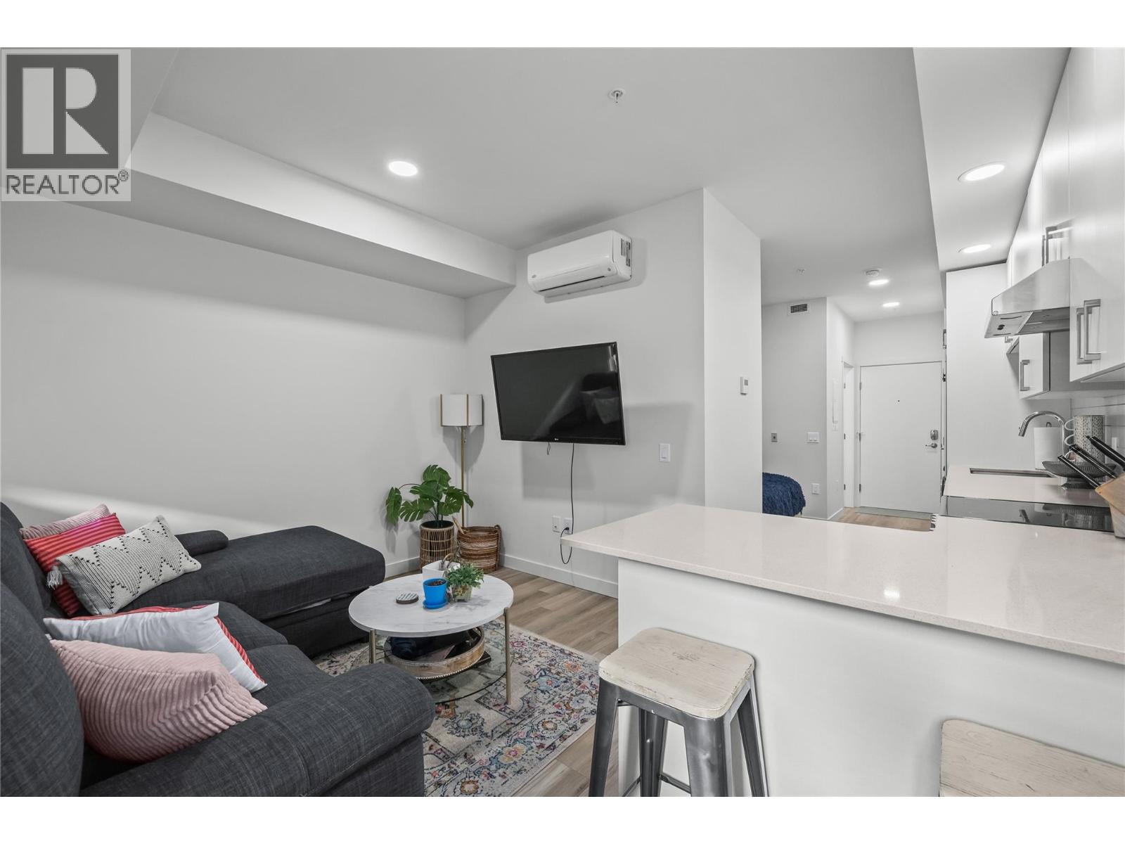 1057 Frost Road Unit# 204, Kelowna, British Columbia