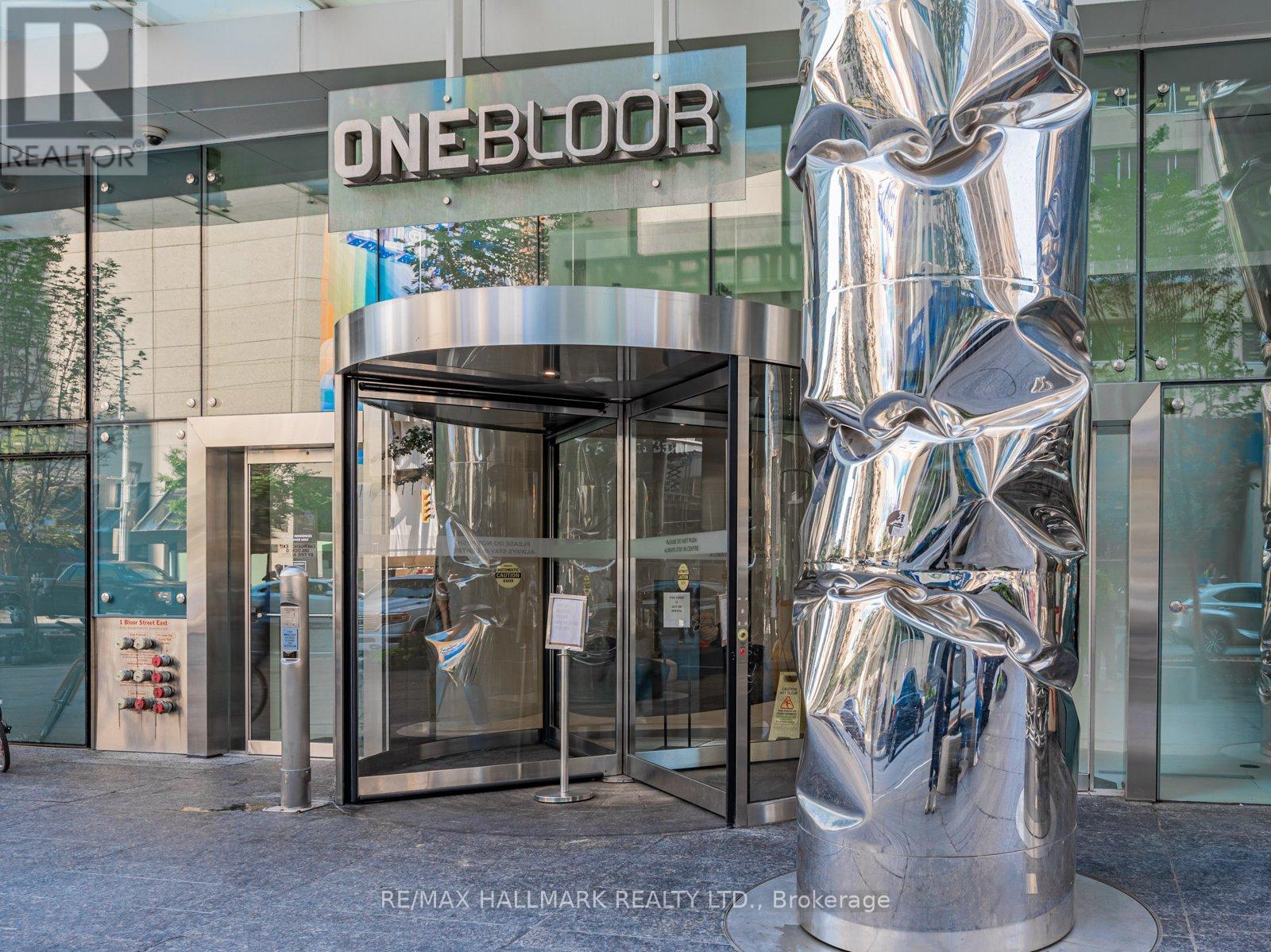 5208 - 1 Bloor Street E, Toronto, Ontario  M4W 1A9 - Photo 2 - C12713540