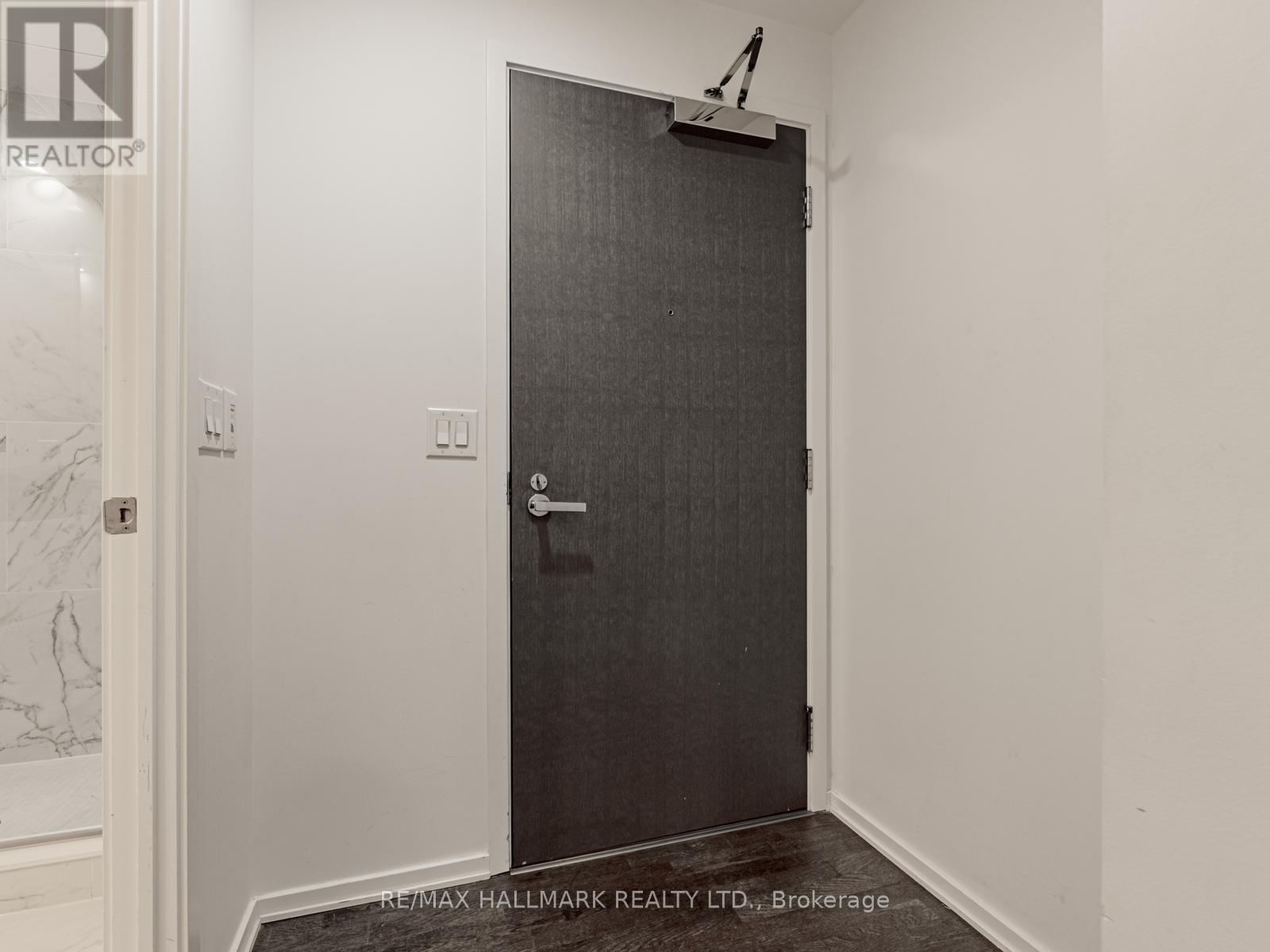 5208 - 1 Bloor Street E, Toronto, Ontario  M4W 1A9 - Photo 3 - C12713540