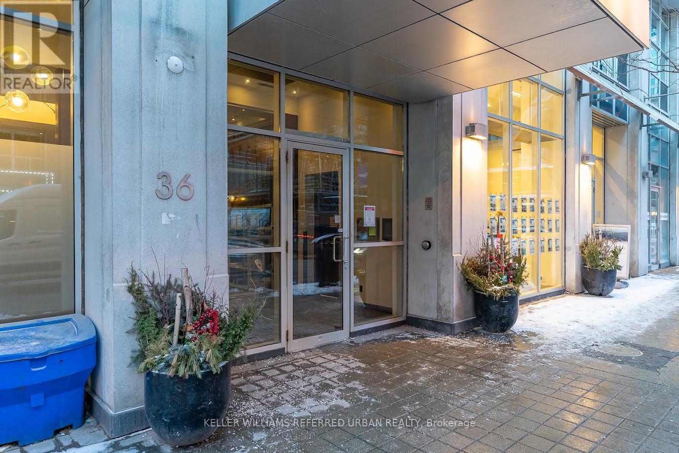 521 - 36 BLUE JAYS WAY, Toronto, Ontario