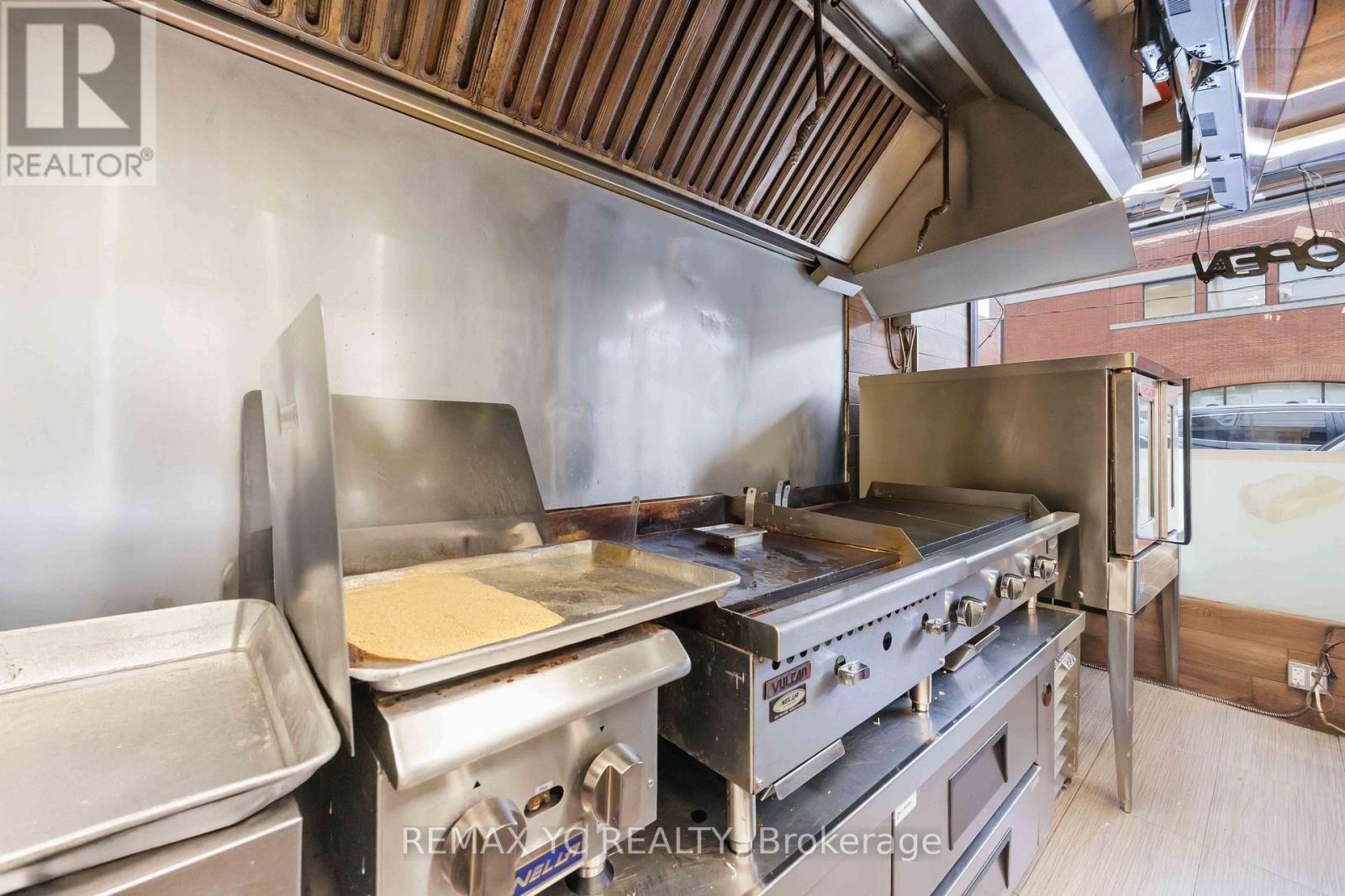 792 Bathurst Street, Toronto, Ontario  M6G 1K1 - Photo 9 - C12670240