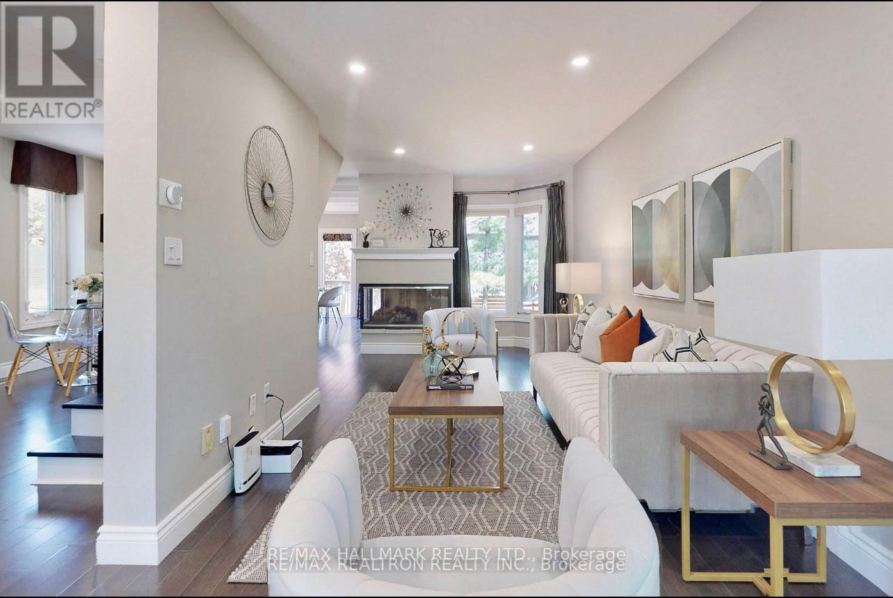 280 Douglas Road, Richmond Hill, Ontario  L4E 3H6 - Photo 3 - N12713628