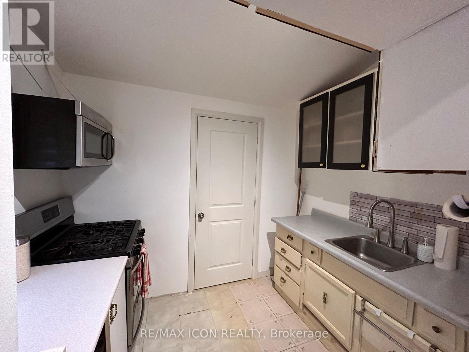 Photo 10 of 12 for 565 South Street