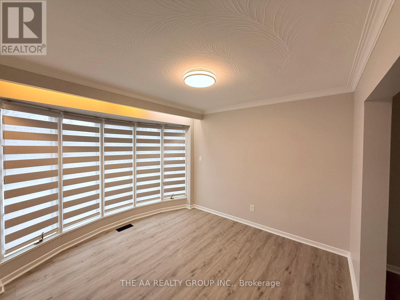 65 Hillside Drive, Brampton, Ontario  L6S 1A5 - Photo 10 - W12713552