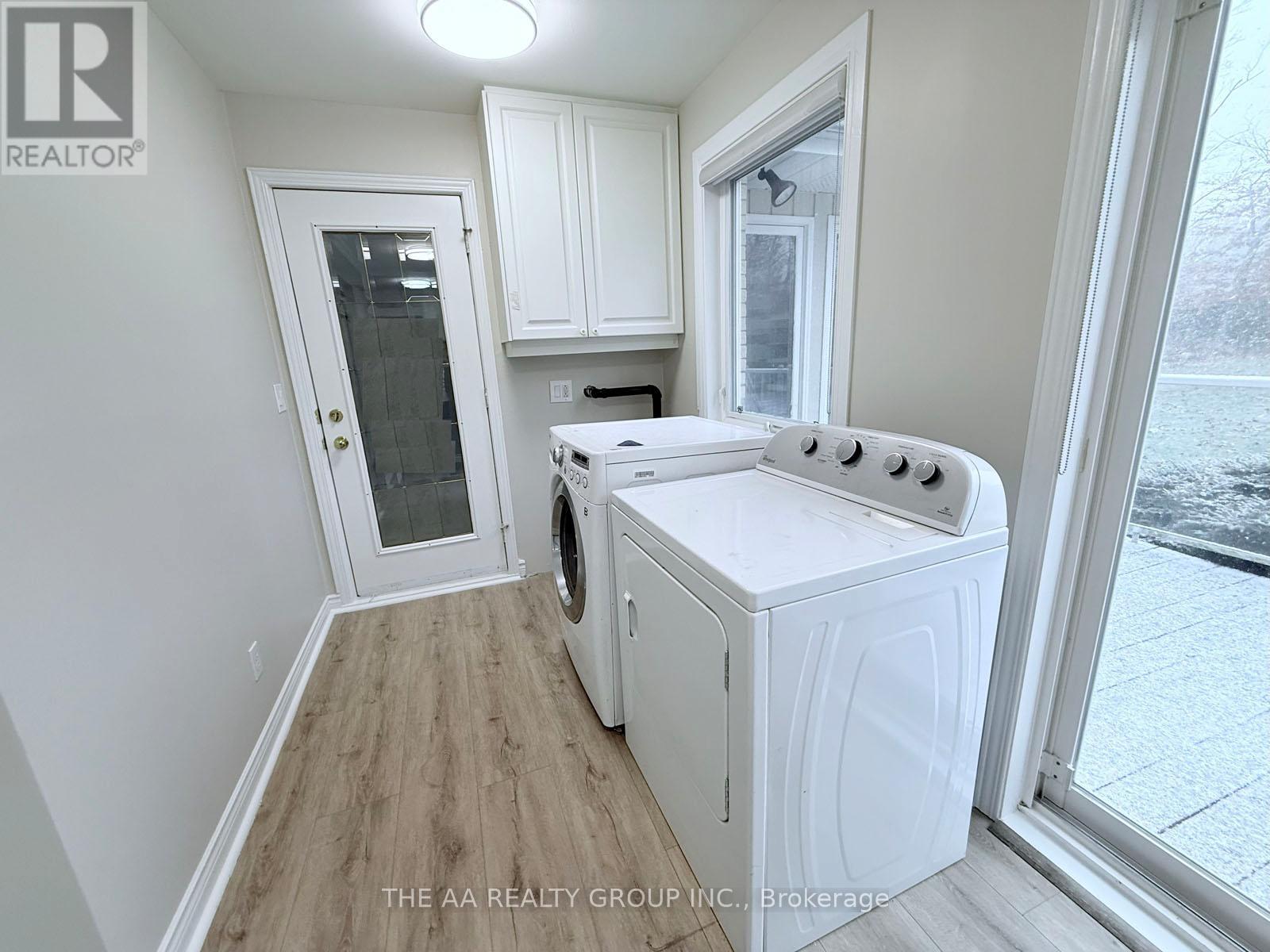 65 Hillside Drive, Brampton, Ontario  L6S 1A5 - Photo 11 - W12713552