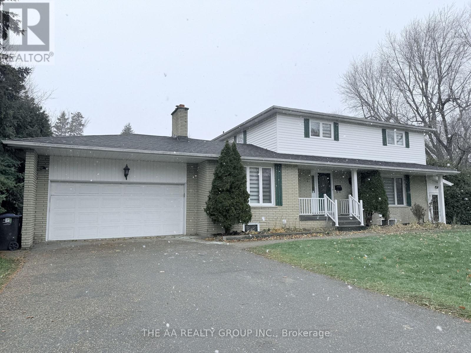 65 Hillside Drive, Brampton, Ontario  L6S 1A5 - Photo 2 - W12713552