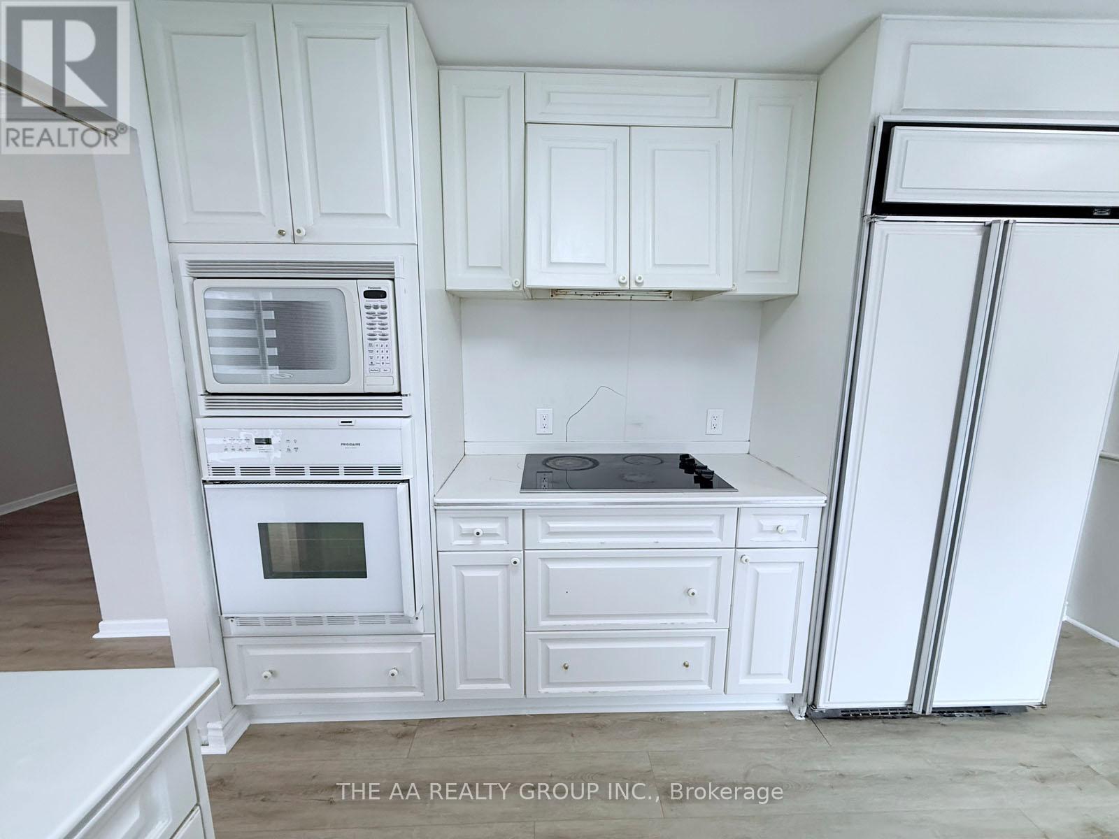 65 Hillside Drive, Brampton, Ontario  L6S 1A5 - Photo 22 - W12713552