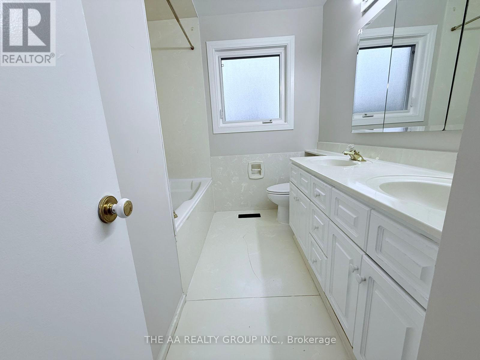 65 Hillside Drive, Brampton, Ontario  L6S 1A5 - Photo 36 - W12713552