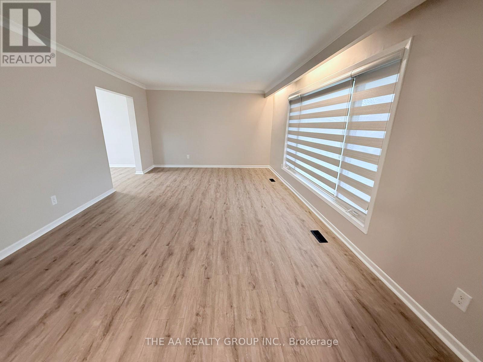 65 Hillside Drive, Brampton, Ontario  L6S 1A5 - Photo 4 - W12713552