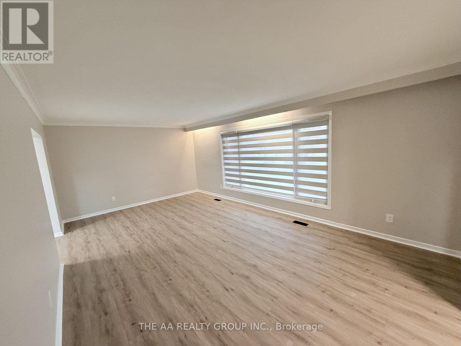 65 Hillside Drive, Brampton, Ontario  L6S 1A5 - Photo 5 - W12713552