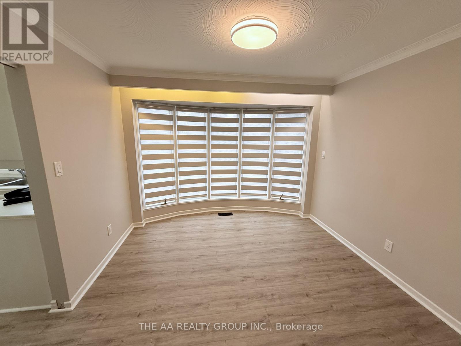 65 Hillside Drive, Brampton, Ontario  L6S 1A5 - Photo 8 - W12713552