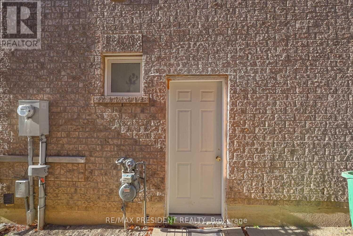 Basement - 27 Dunure Crescent, Brampton, Ontario  L7A 2Y6 - Photo 2 - W12713622