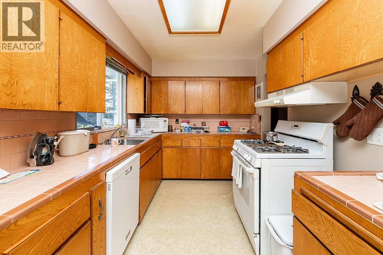 614 Chapman Avenue, Coquitlam, British Columbia  V3J 4A3 - Photo 12 - R3080955