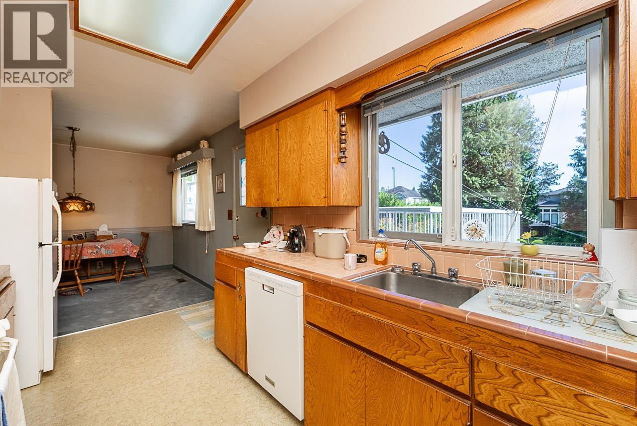 614 Chapman Avenue, Coquitlam, British Columbia  V3J 4A3 - Photo 13 - R3080955