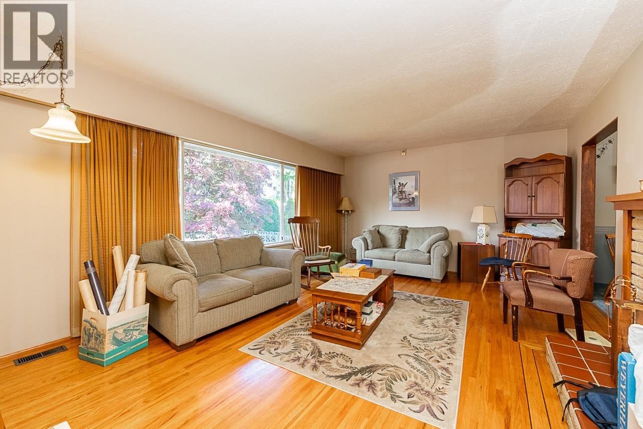 614 Chapman Avenue, Coquitlam, British Columbia  V3J 4A3 - Photo 8 - R3080955