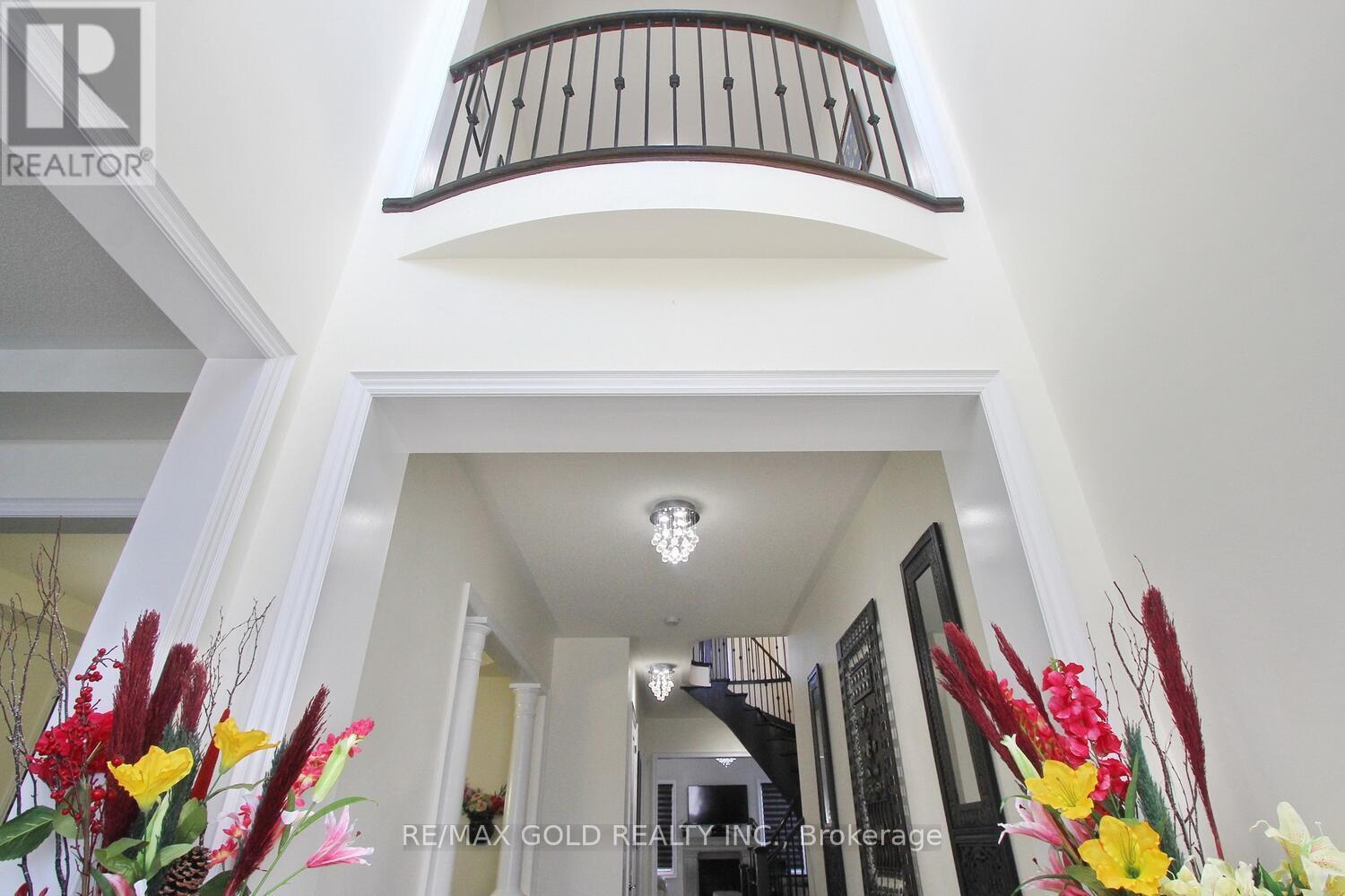 14 Ladbrook Crescent, Brampton, Ontario  L6X 5H6 - Photo 5 - W12712642