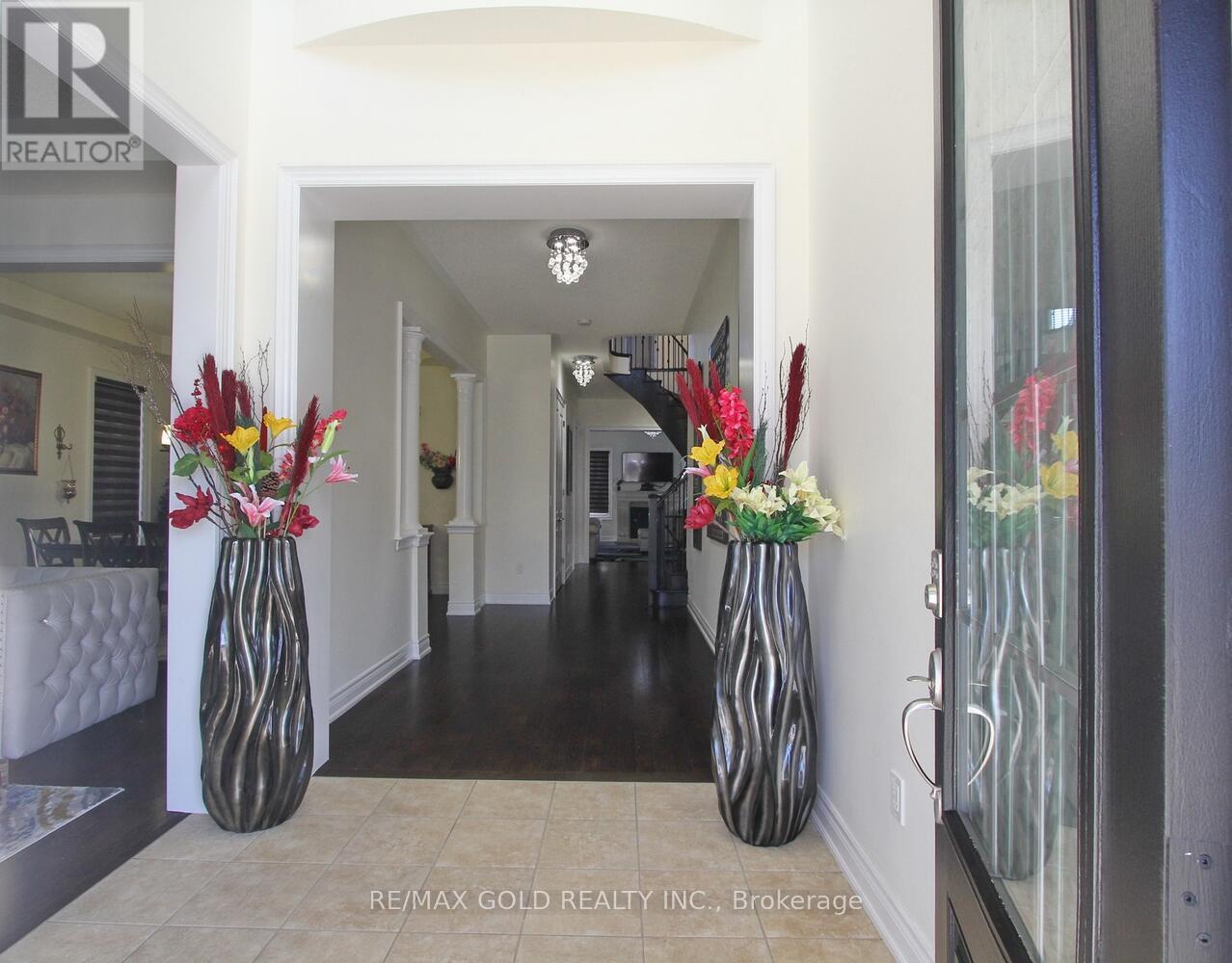 14 Ladbrook Crescent, Brampton, Ontario  L6X 5H6 - Photo 4 - W12712642