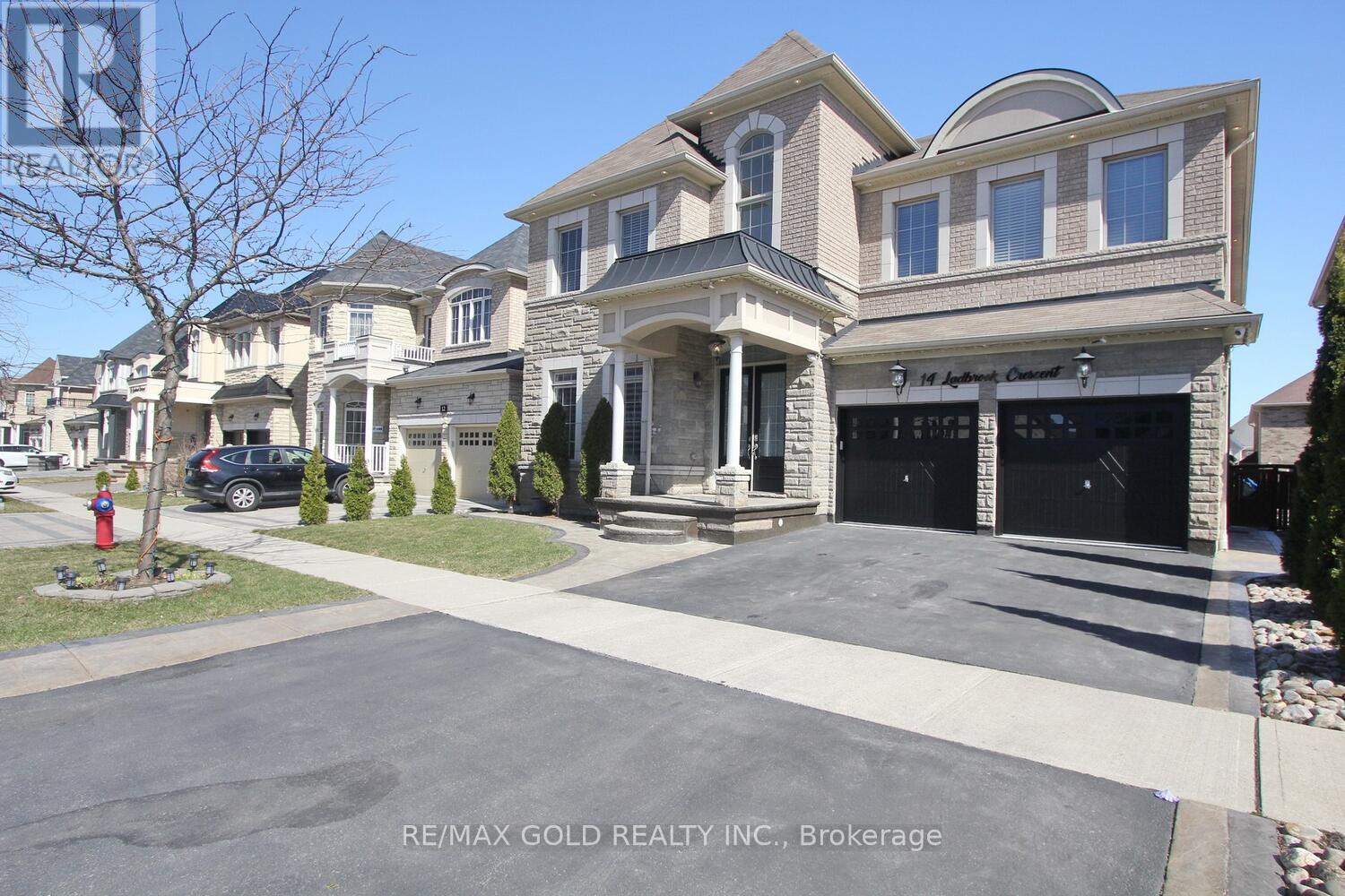 14 Ladbrook Crescent, Brampton, Ontario  L6X 5H6 - Photo 2 - W12712642