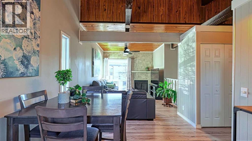 152 Oaktree Lane Sw, Calgary, Alberta  T2V 4E4 - Photo 7 - A2279714