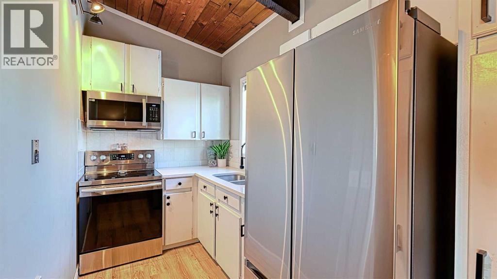 152 Oaktree Lane Sw, Calgary, Alberta  T2V 4E4 - Photo 9 - A2279714