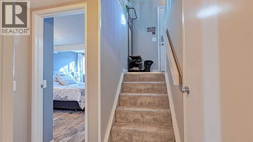 152 Oaktree Lane Sw, Calgary, Alberta  T2V 4E4 - Photo 16 - A2279714