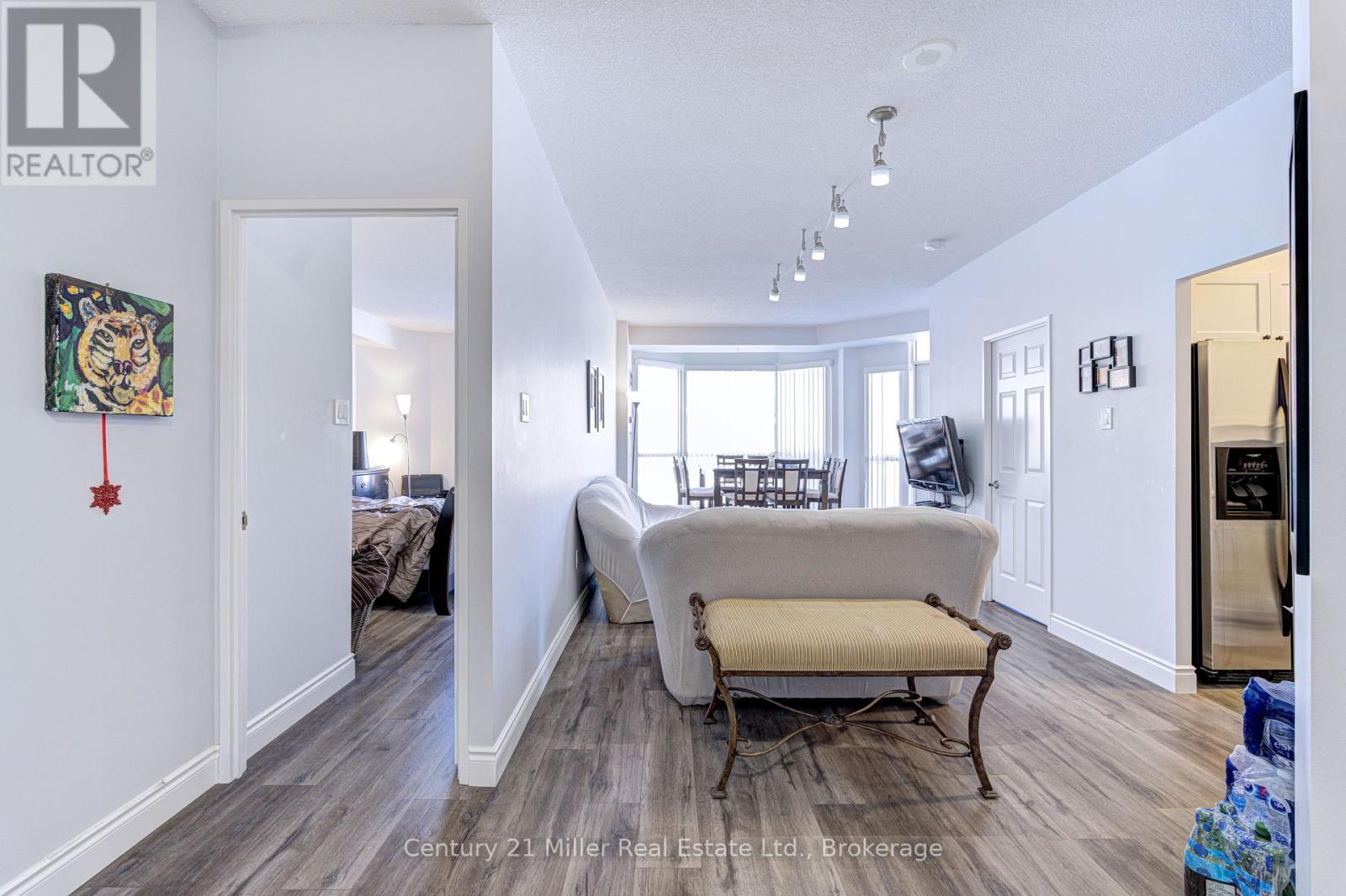 319 - 2511 Lakeshore Road W, Oakville, Ontario  L6L 6L9 - Photo 8 - W12713718