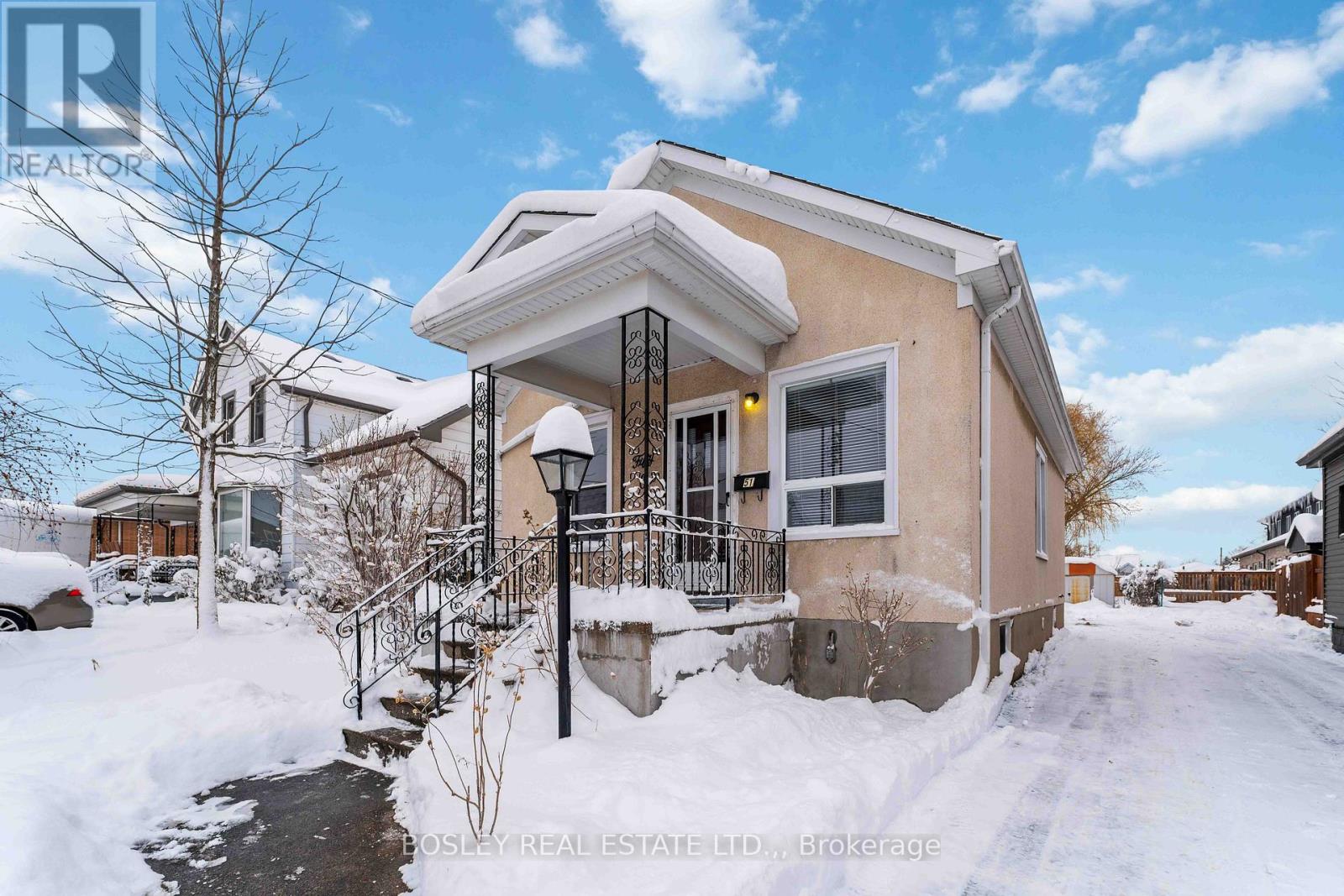 51 Queen Street S, Thorold (Thorold Downtown), Ontario  L2V 3N2 - Photo 1 - X12713656