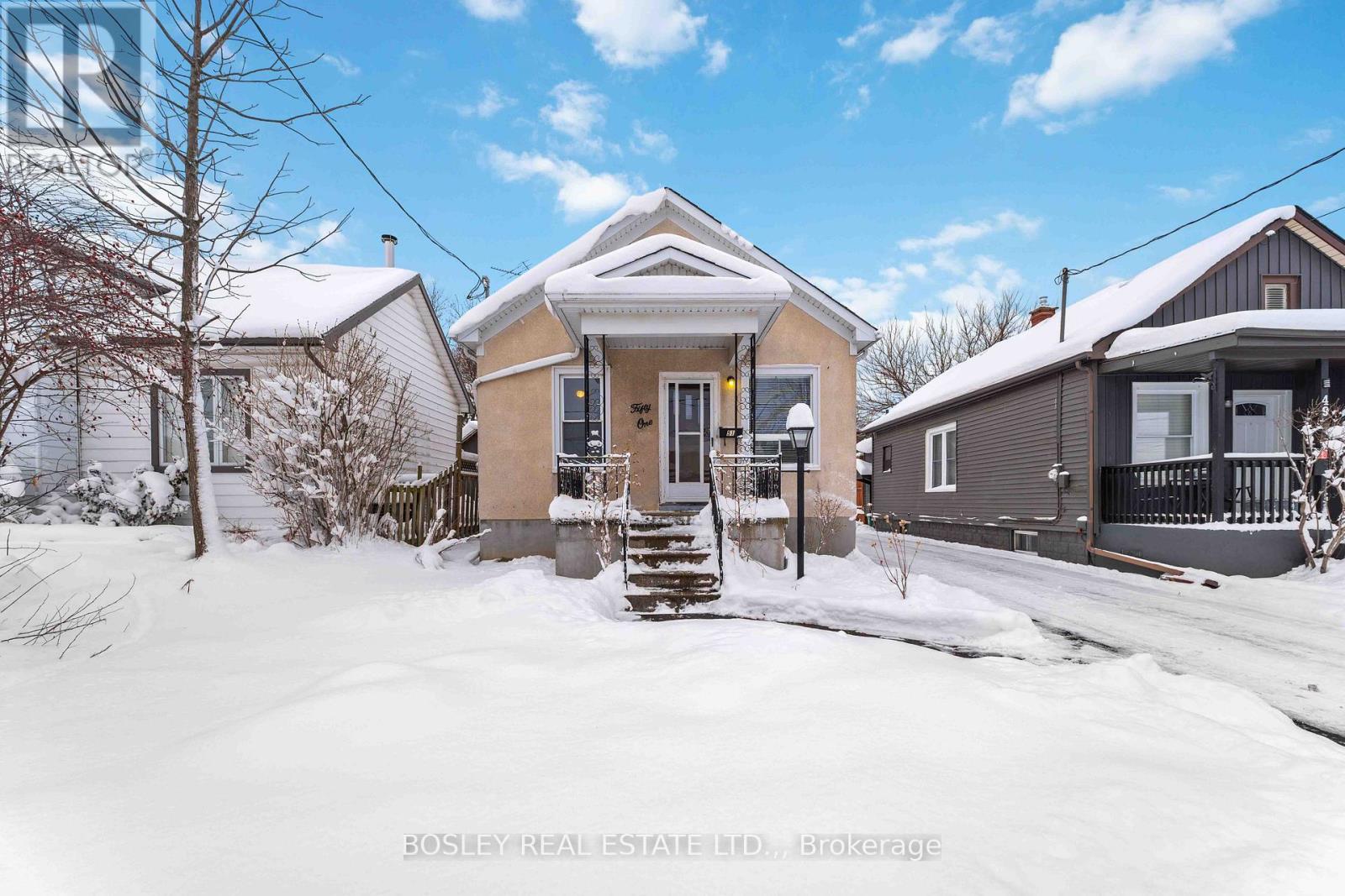 51 Queen Street S, Thorold (Thorold Downtown), Ontario  L2V 3N2 - Photo 3 - X12713656