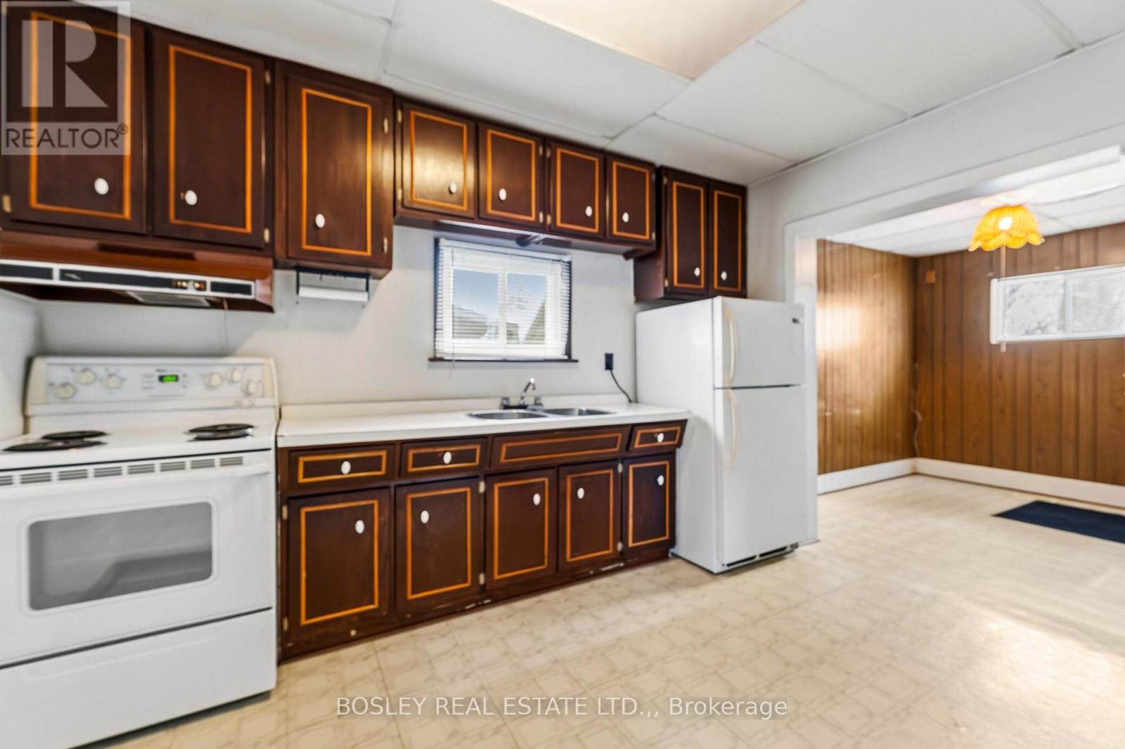 51 Queen Street S, Thorold (Thorold Downtown), Ontario  L2V 3N2 - Photo 5 - X12713656