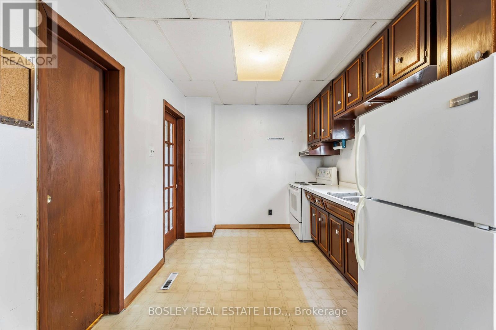 51 Queen Street S, Thorold (Thorold Downtown), Ontario  L2V 3N2 - Photo 8 - X12713656