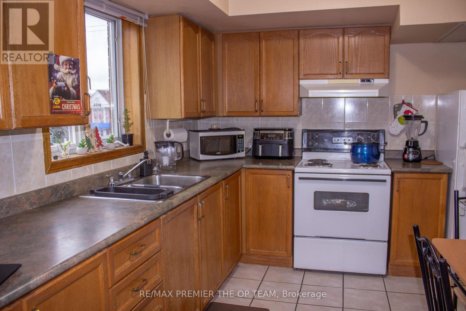 4 - 2311 Major Mackenzie Drive, Vaughan, Ontario  L6A 3Z3 - Photo 8 - N12692562