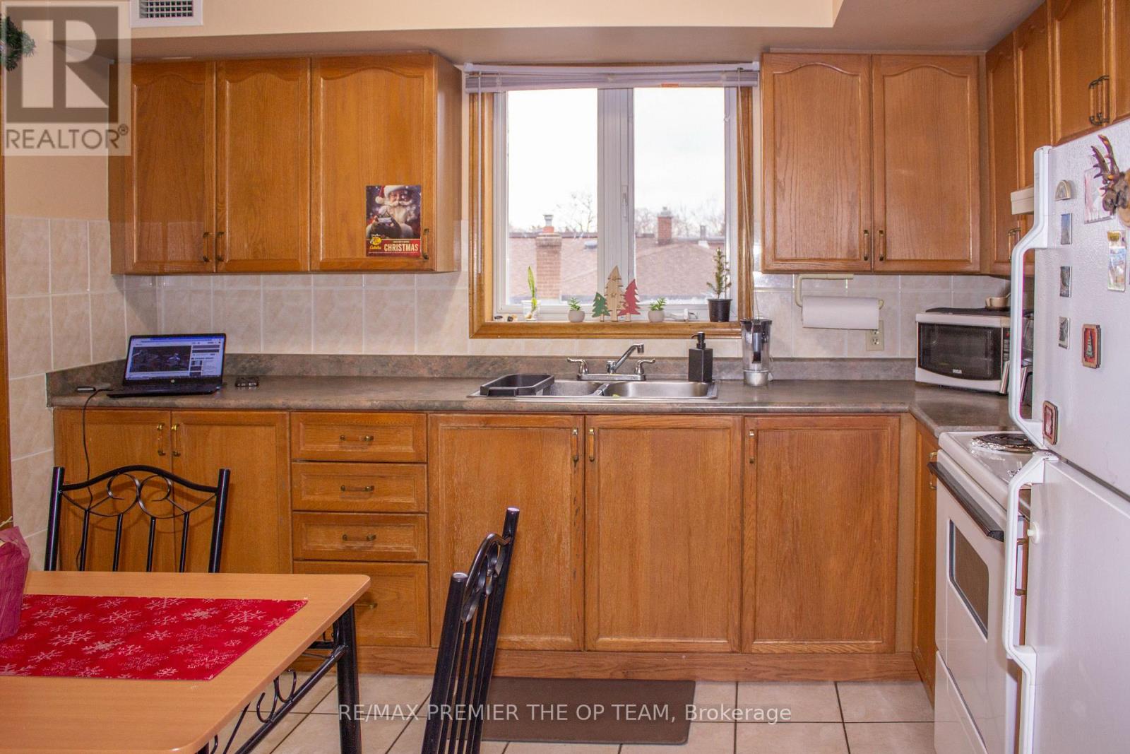 4 - 2311 Major Mackenzie Drive, Vaughan, Ontario  L6A 3Z3 - Photo 7 - N12692562