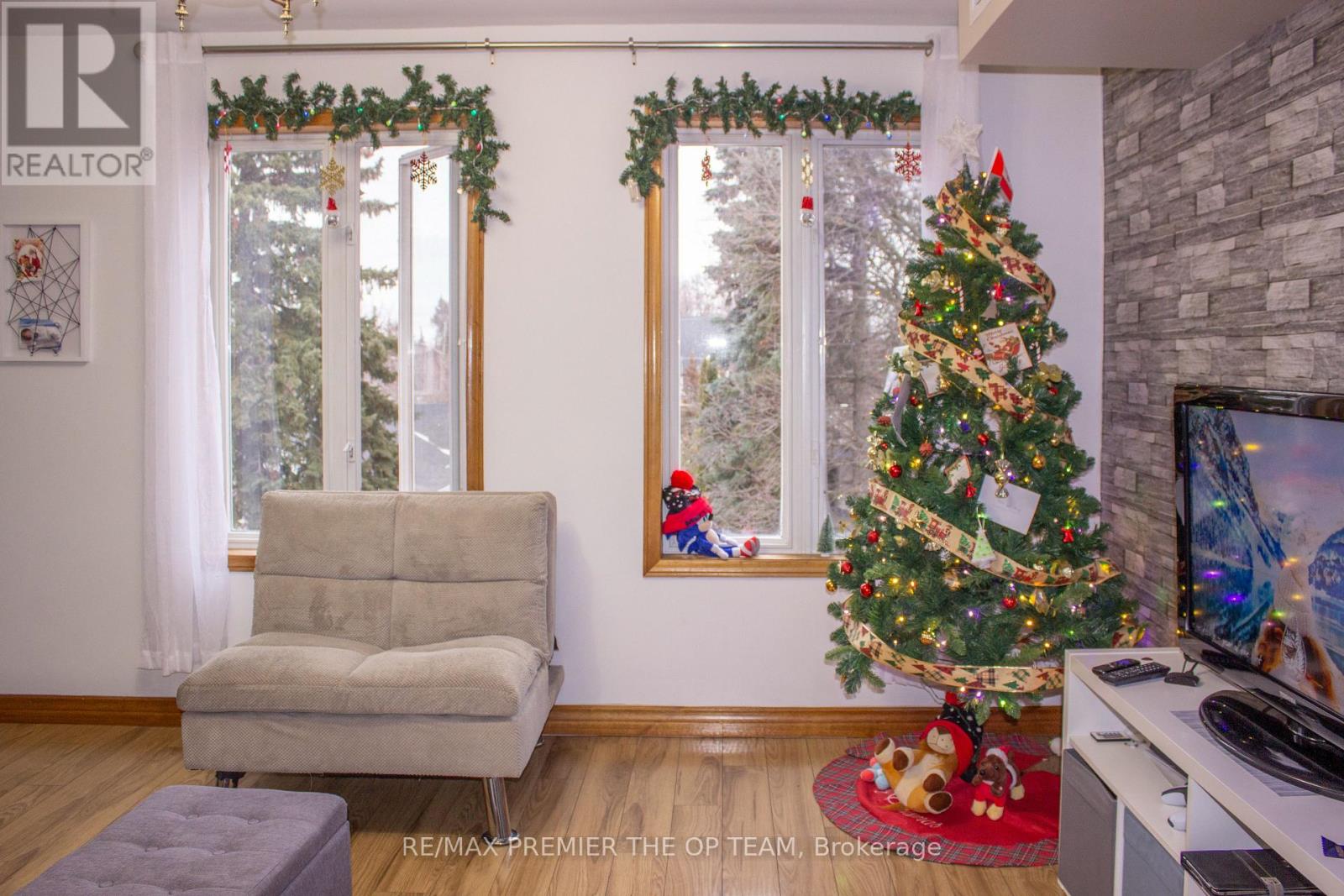 4 - 2311 Major Mackenzie Drive, Vaughan, Ontario  L6A 3Z3 - Photo 6 - N12692562