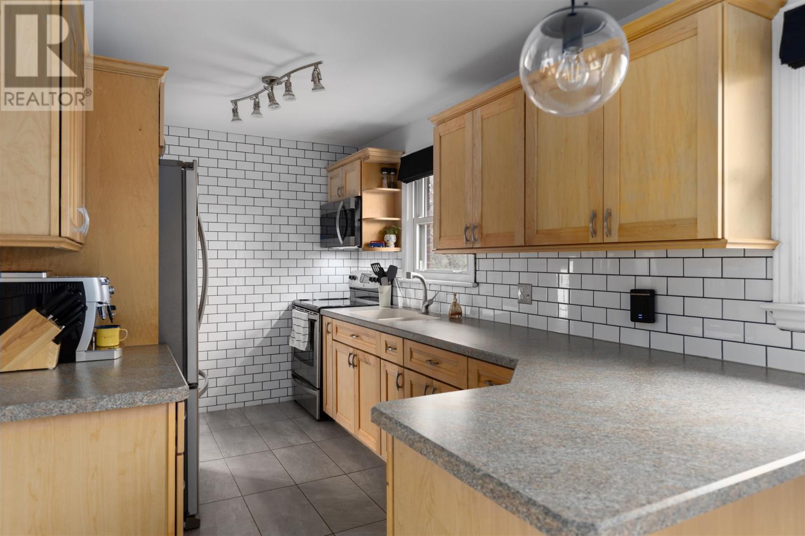 225 Hugill St, Sault Ste. Marie, Ontario P6A 4G1 - Photo 11 - SM253436