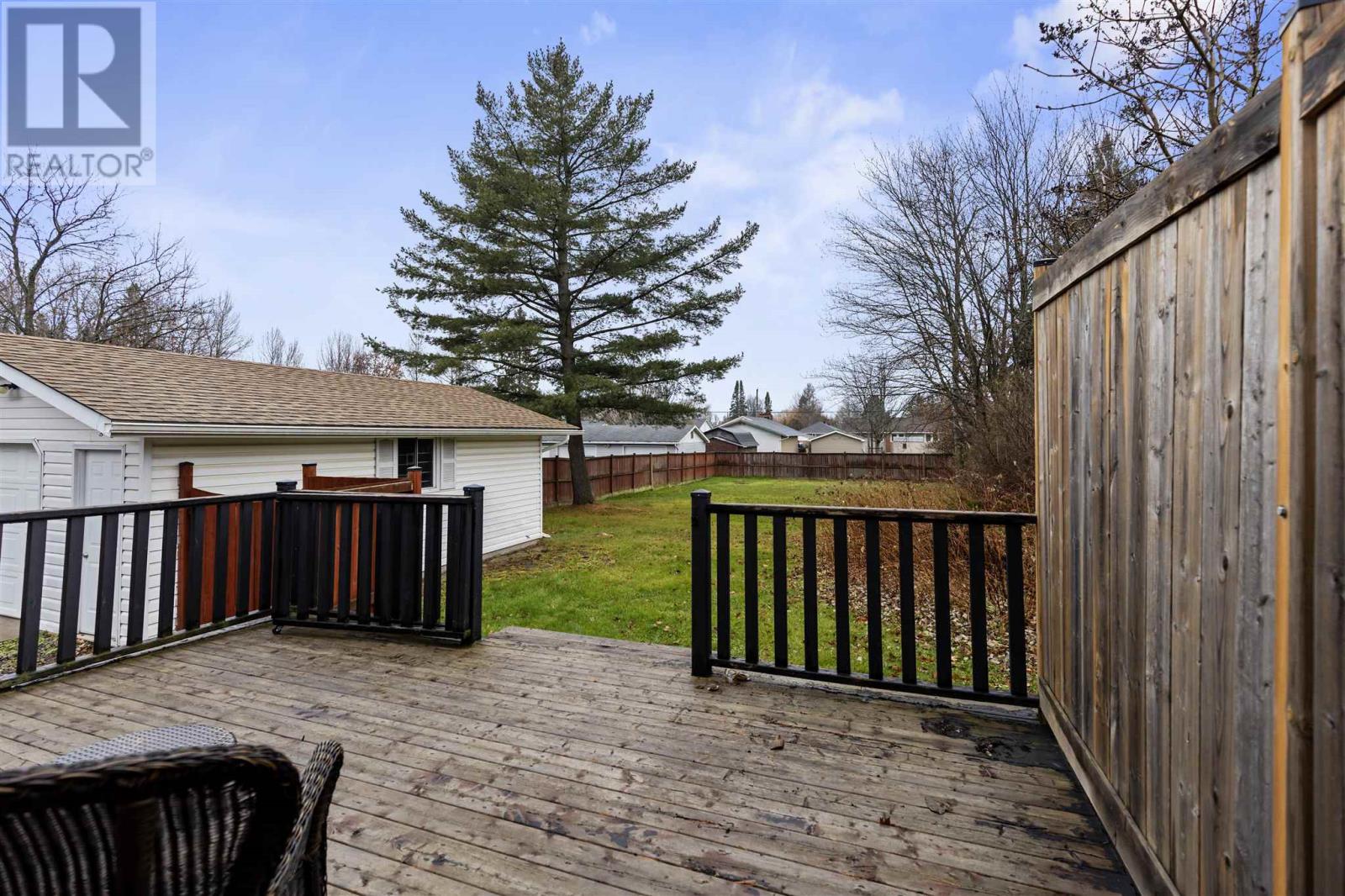 225 Hugill St, Sault Ste. Marie, Ontario P6A 4G1 - Photo 31 - SM253436