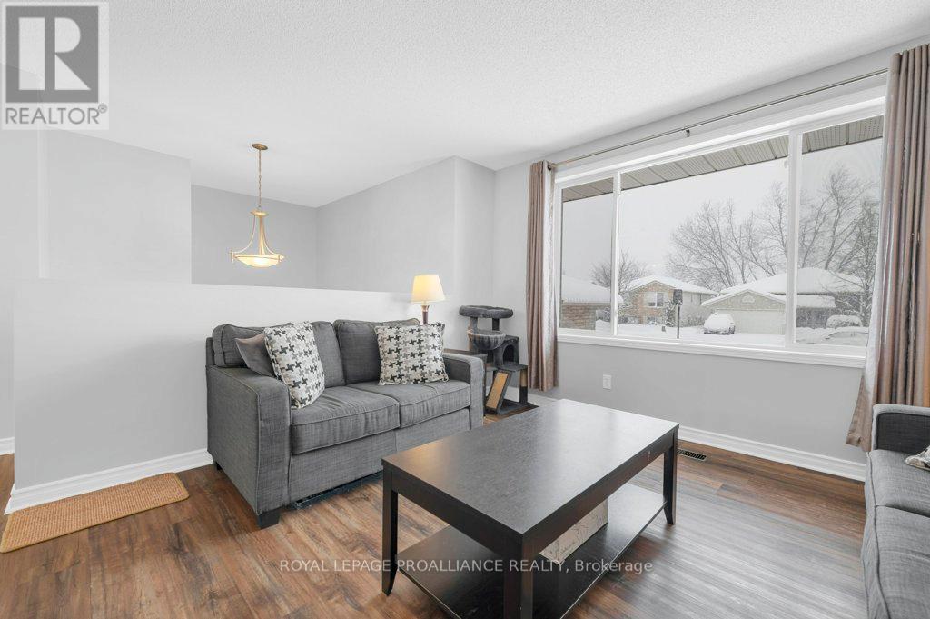 8 Gilmour Court, Quinte West, Ontario  K8V 6V6 - Photo 10 - X12713772