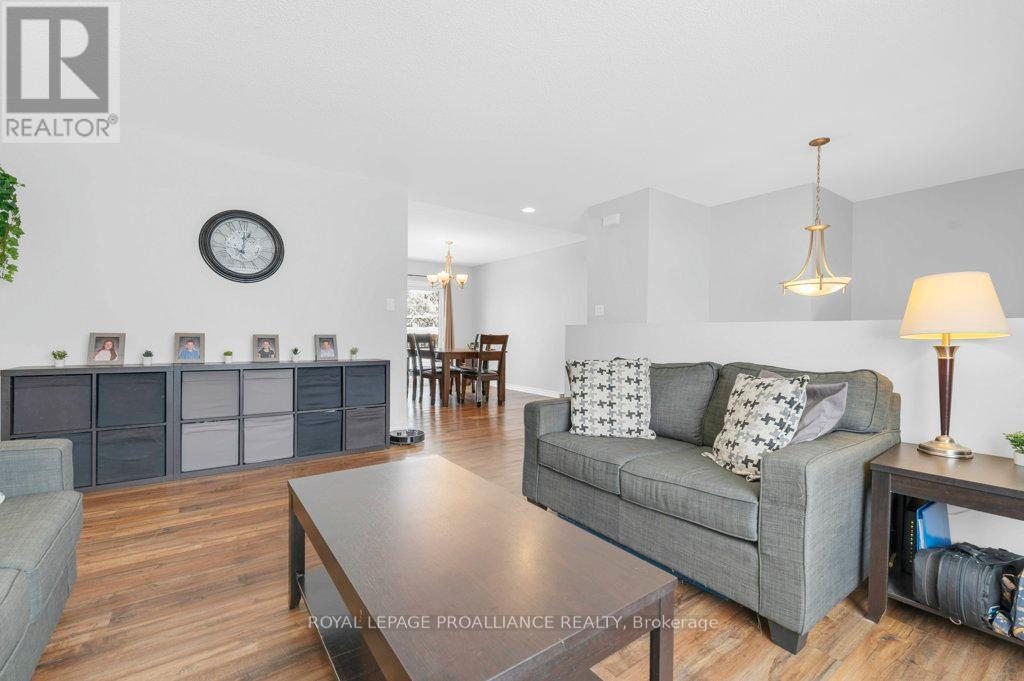 8 Gilmour Court, Quinte West, Ontario  K8V 6V6 - Photo 11 - X12713772