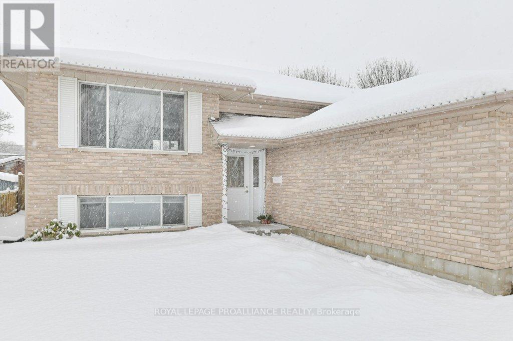 8 Gilmour Court, Quinte West, Ontario  K8V 6V6 - Photo 4 - X12713772