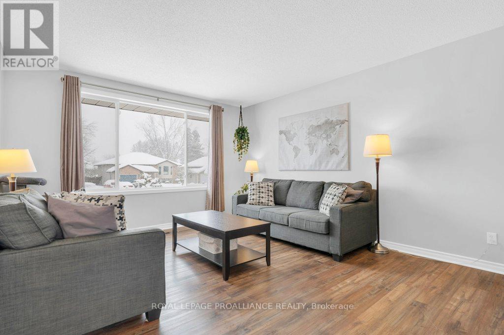 8 Gilmour Court, Quinte West, Ontario  K8V 6V6 - Photo 8 - X12713772