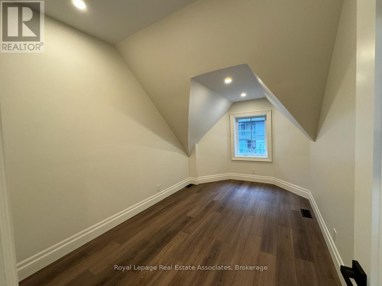 Third Floor Room - 56 Stewart Street, Toronto, Ontario  M5V 1H6 - Photo 3 - C12713700