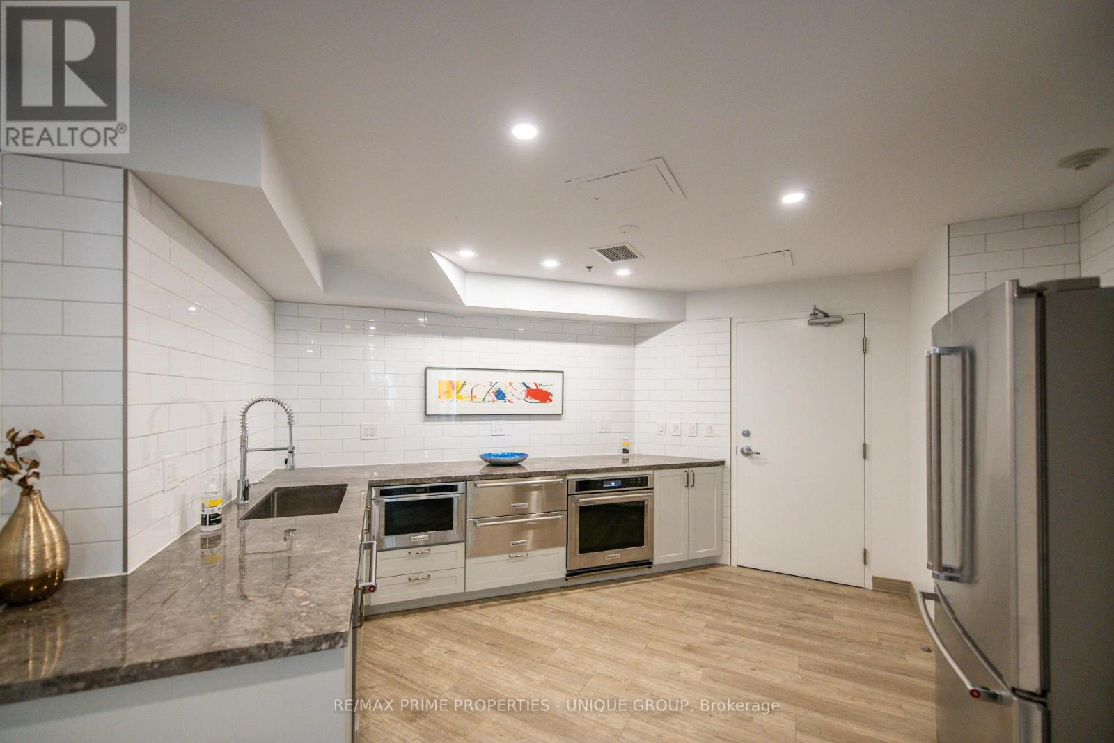 417 - 10 Delisle Avenue, Toronto, Ontario  M4V 3C6 - Photo 15 - C12713774